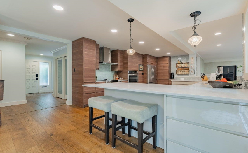 Breakfast bar