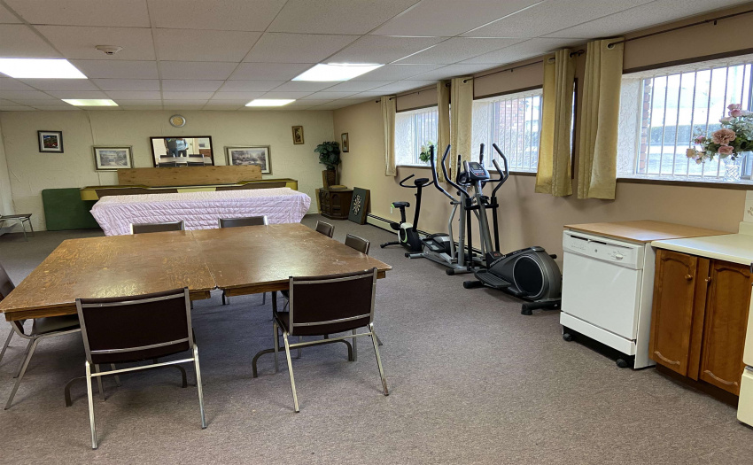 Amenity Room with Kitchen and bathroom