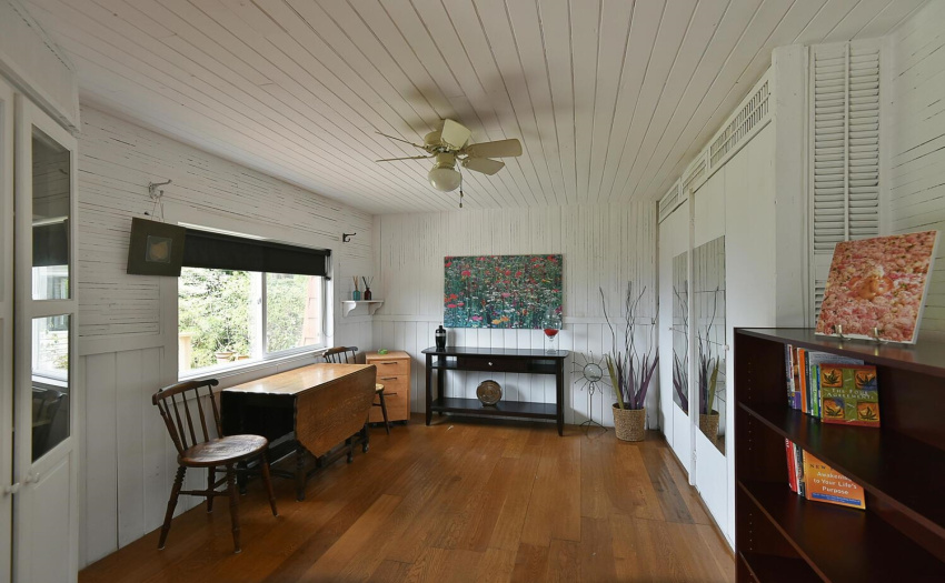 Lots of option for this room - storage too!  Light and bright - could be a great main bedroom too!