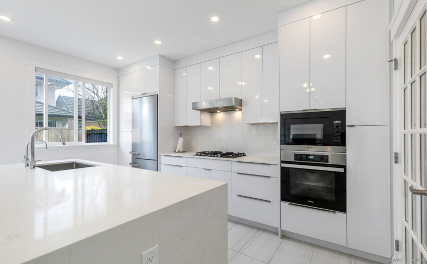 6882 HAMBER, Richmond, BC V7C 5T4, 5 Bedrooms Bedrooms, ,Residential Detached,For Sale,HAMBER,R2550573