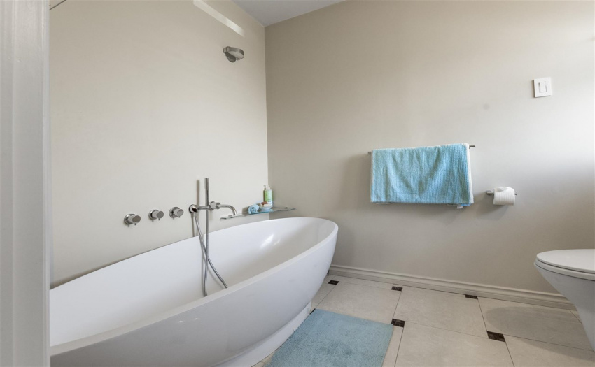 10 14TH W, Vancouver, BC V5Y 1W6, 2 Bedrooms Bedrooms, ,2 BathroomsBathrooms,Multifamily,For Sale,14TH,R2554515