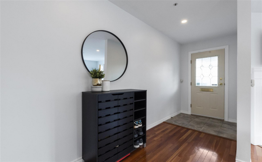 10 14TH W, Vancouver, BC V5Y 1W6, 2 Bedrooms Bedrooms, ,2 BathroomsBathrooms,Multifamily,For Sale,14TH,R2554515