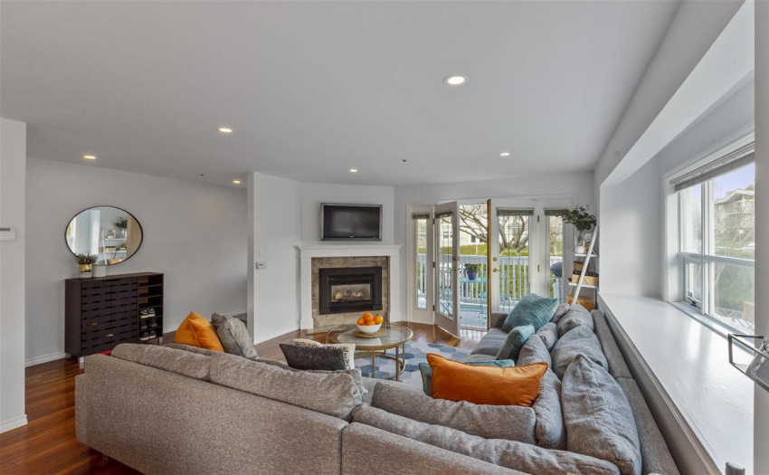 10 14TH W, Vancouver, BC V5Y 1W6, 2 Bedrooms Bedrooms, ,2 BathroomsBathrooms,Multifamily,For Sale,14TH,R2554515