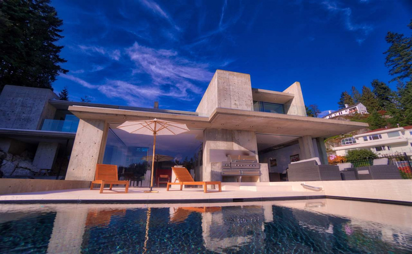 A world class private gated community, ???Seaside Place??? is for those who like to live exclusively.  14 exclusive free hold waterfront homes.This solid concrete waterfront home Designed by renowned architect *RUSSEL HOLLINGSWORTH Presented by MATT GUL